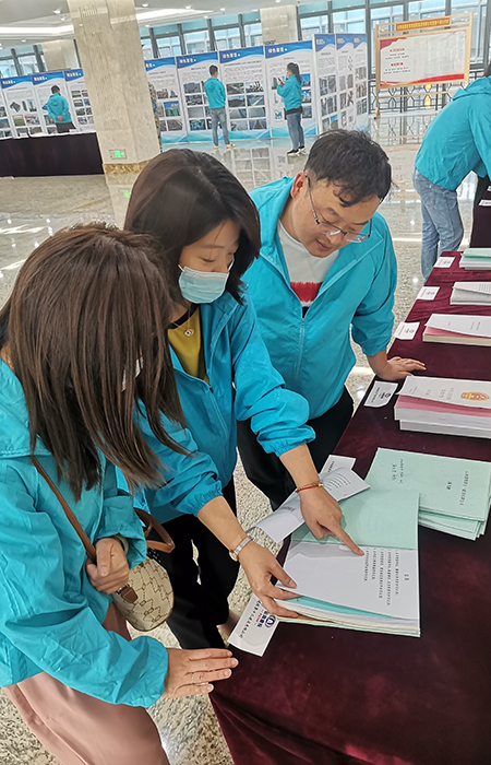 xiao 認(rèn)真學(xué)習(xí)、翻閱新《安全法》15.jpg