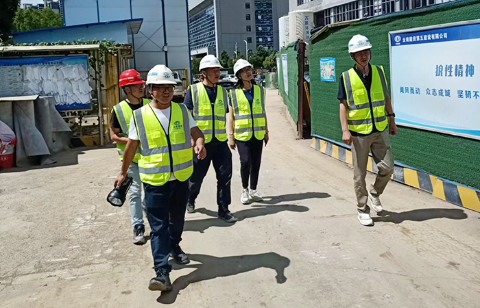 1660267005417394.jpg 小 冷蕊到昌達公司五華醫(yī)院開展安全生產(chǎn)大檢查.jpg